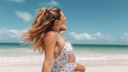 Desde la playa: Stephanie Demner mostró su pancita de embarazada