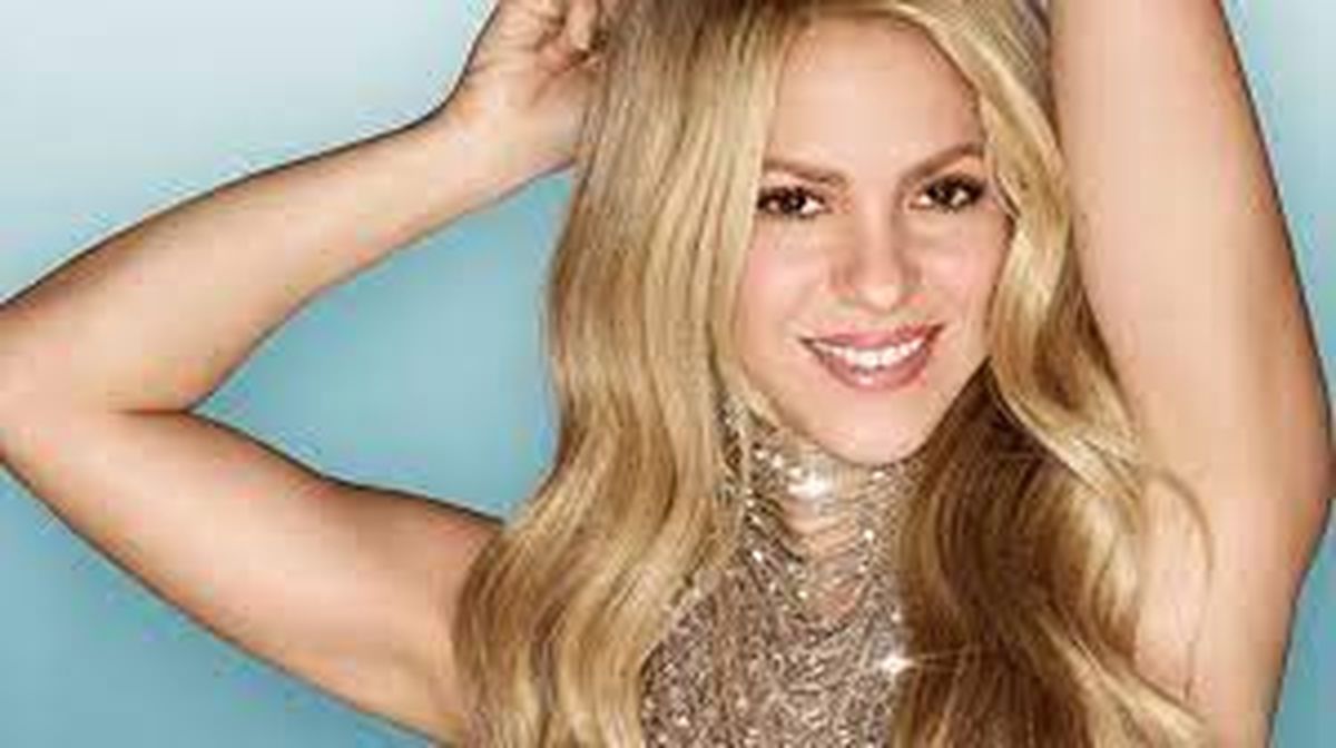 ¡Radiante! Shakira por primera vez en la portada de Vogue