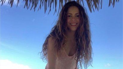 ¡Mejor que nunca! Shakira deslumbra en bikini y al natural