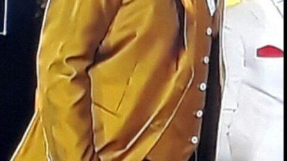 Polémica en la Alfombra Roja por el look dorado de Marley: de verano con 7 grados