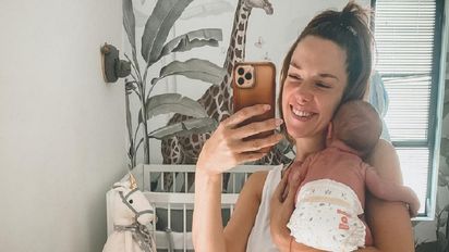 Julieta Nair Calvo enterneció Instagram con unas selfies junto a su bebé