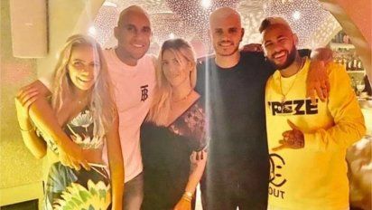 Wanda Nara y Mauro Icardi deberán hisoparse tras el positivo de Neymar y Di María
