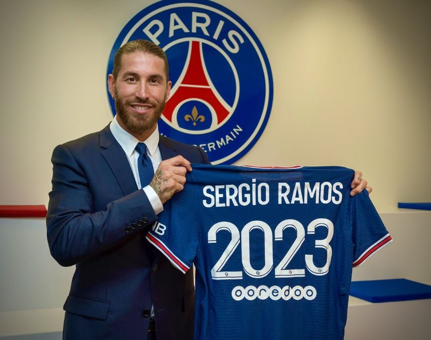 El jugador español Sergio Ramos firmó con el PSG hasta 2023 