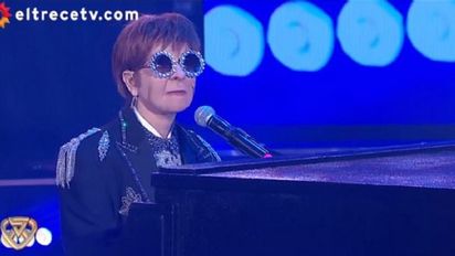 Débora Plager imitó a Elton John y sorprendió al jurado
