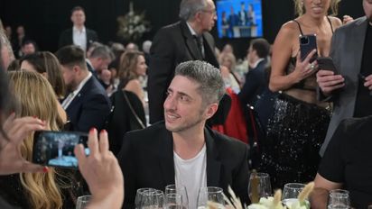 la impresionante foto de jey mammon en los premios martin fierro: lo dejaron solo en la mesa