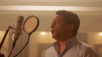 Un Luis Miguel sombrío presentará la serie de Netflix 