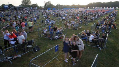 Buenos Aires: Autorizan eventos al aire libre con hasta 100 personas