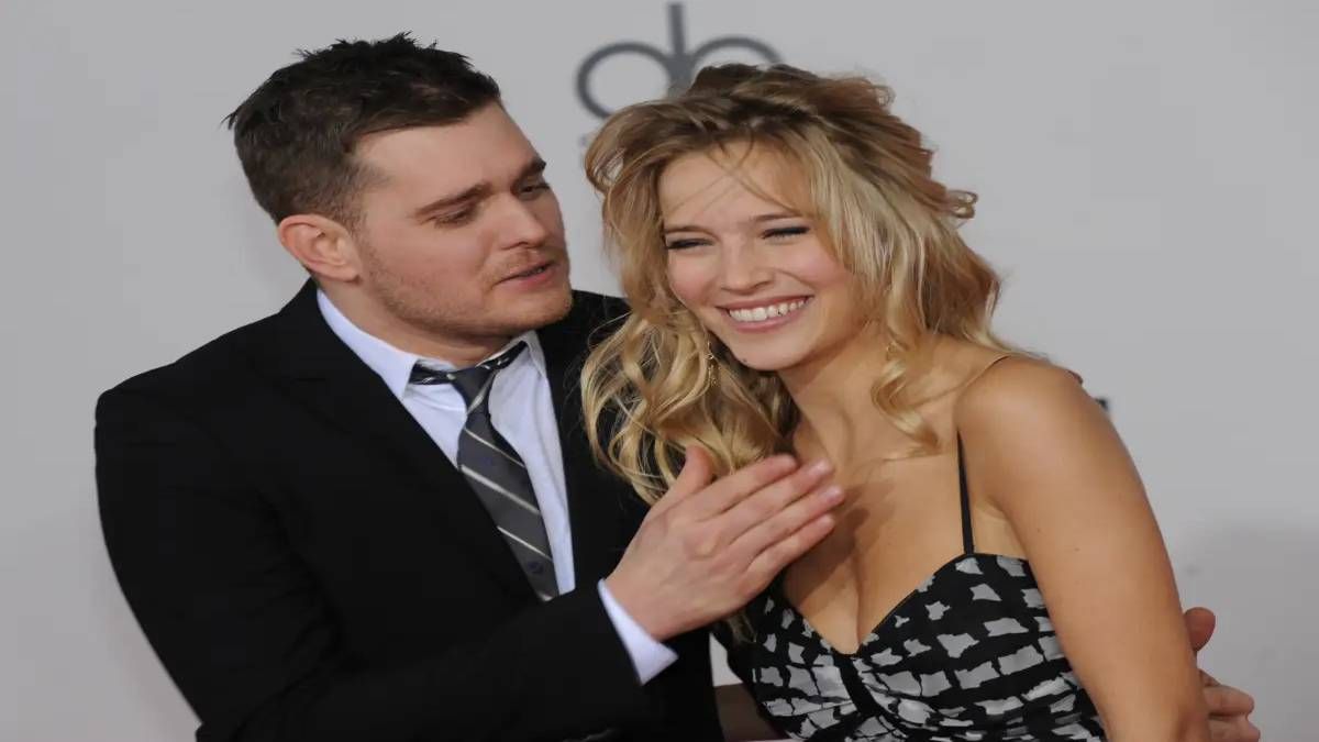 A Través De Una Romántica Foto Luisana Lopilato Y Michael Bublé