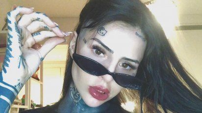 Cande Tinelli se perforó ella misma la lengua y la nariz  y lo mostró en Instagram