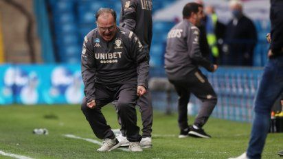 Marcelo Bielsa castigó a un jugador por patear una botella