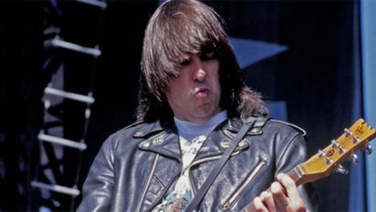 Johnny Ramone: A 17 años de su muerte, repasamos su turbulenta vida