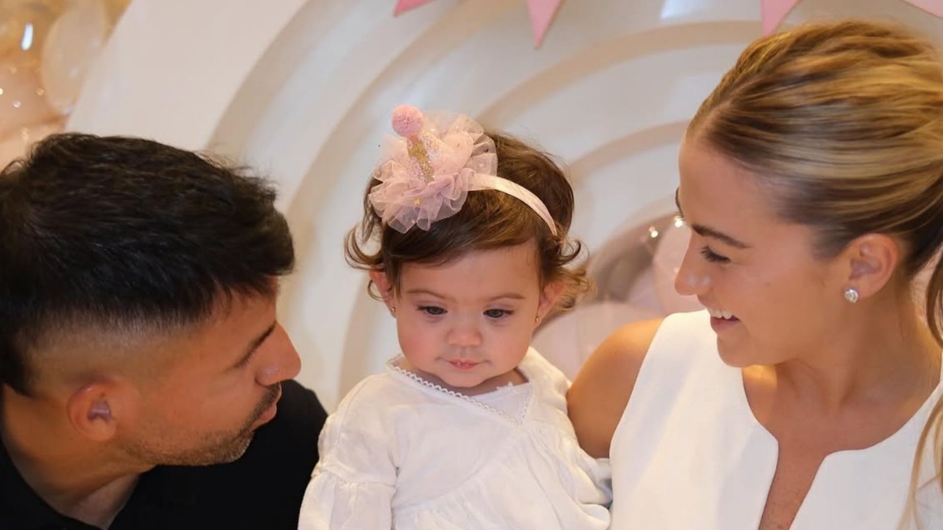 Así fue el primer cumpleaños de Olivia, la hija del Kun Agüero y Sofía Calzetti
