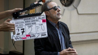 Guillermo Francella grabando en Córdona una escena de Granizo, la nueva cinta de Netflix 