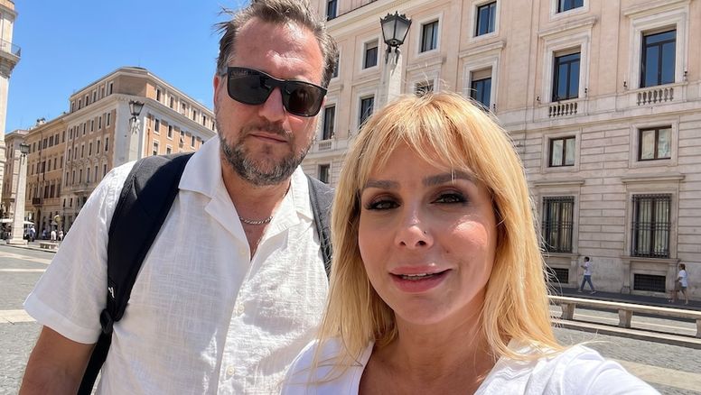 Fernanda Vives y Sebastián Cobelli: robo de mate y termo en el Vaticano indigna en redes