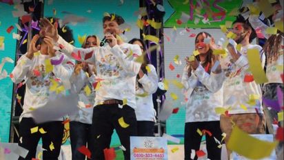 ¿Quiénes son los artistas invitados en 