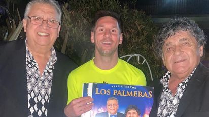 Lionel Messi junto a Los Palmeras