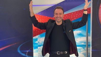 Adrián Pallares usa una bruja para que lo guíe