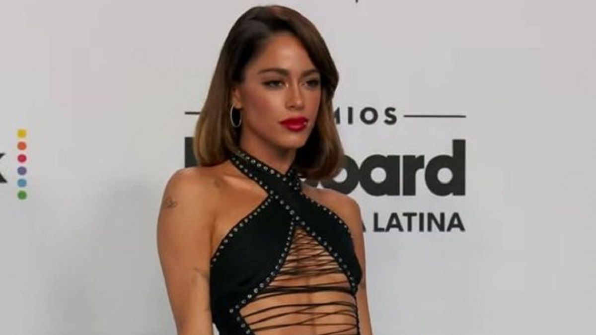 El sensual look de Tini Stoessel en la alfombra de los Premios Billboard Latino