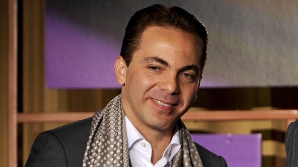 Cristian Castro se graduó de la secundaria a los 51 años con Verónica Castro presente