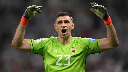 El curioso festejo del Dibu Martínez en la Caravana de la Selección Argentina