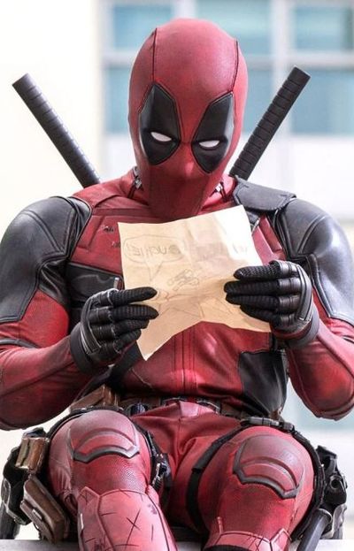Ryan Reynolds con el traje de Deadpool promocionó la nueva película de Disney Ryan Reynolds con el traje de Deadpool promocionó la nueva película de Disney