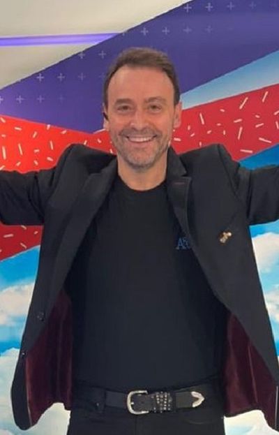 Adrián Pallares, periodista y conductor de Intrusos, por América Adrián Pallares, periodista y conductor de Intrusos, por América