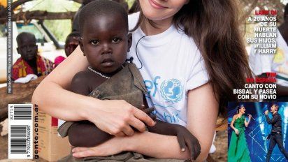 Natalia Oreiro en Africa, abraza a un niño de color en una tapa de revista, al mejor estilo Angelina Jolie