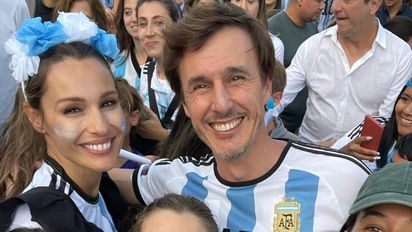 Las fotos de Pampita y Roberto García Moritán en el Obelisco tras la victoria argentina