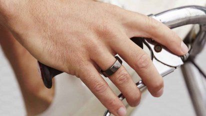 Científicos desarrollan un anillo que detecta el coronavirus