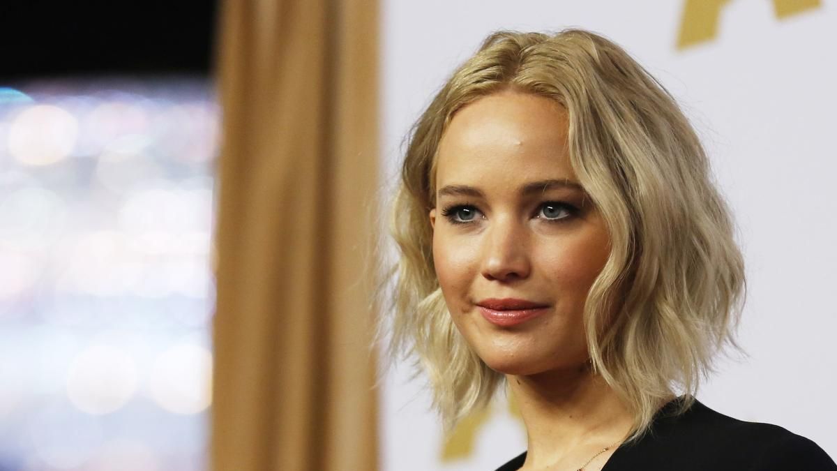 Por Primera Vez Jennifer Lawrence Aparece En Un Paseo Con Su Bebé 