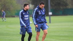 Lionel Messi y Scaloni se reunieron justo antes del descanso nocturno 