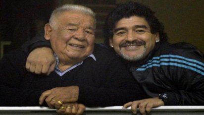 Diego Maradona  saludó a su papá el día del amigo