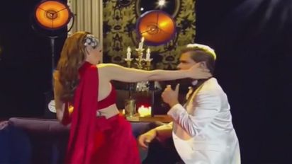 El apasionado beso de Natalia Oreiro a Carlos Baute en vivo