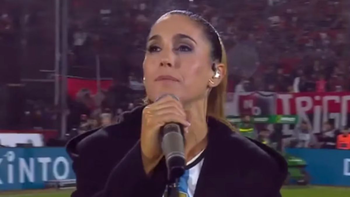 Soledad Pastorutti jugó en la despedida de Maxi Rodríguez y explotaron los memes