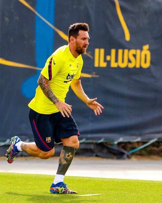 ¡De lujo! Messi estrenará botines el sábado ante el Napoli
