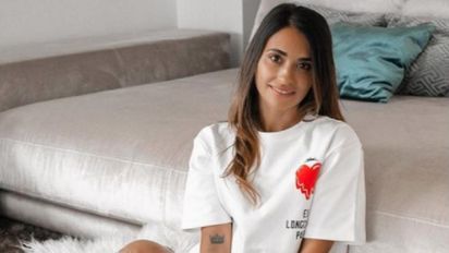 Antonela Roccuzzo se animó a una arriesgada postura de yoga