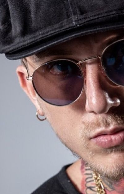 El Polaco, cantante de música tropical El Polaco, cantante de música tropical