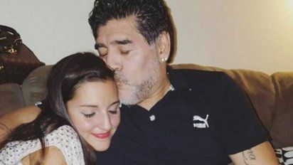 Jana junto a su padre Diego Maradona