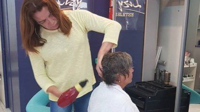 Entre lágrimas Lizy Tagliani cerró su peluquería 