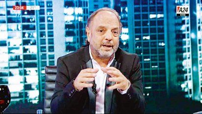 Baby Etchecopar rompió el distanciamiento social en vivo