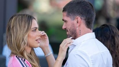 La primera salida oficial de Tini Stoessel con Rodrigo de Paul y sus hijos en Miami