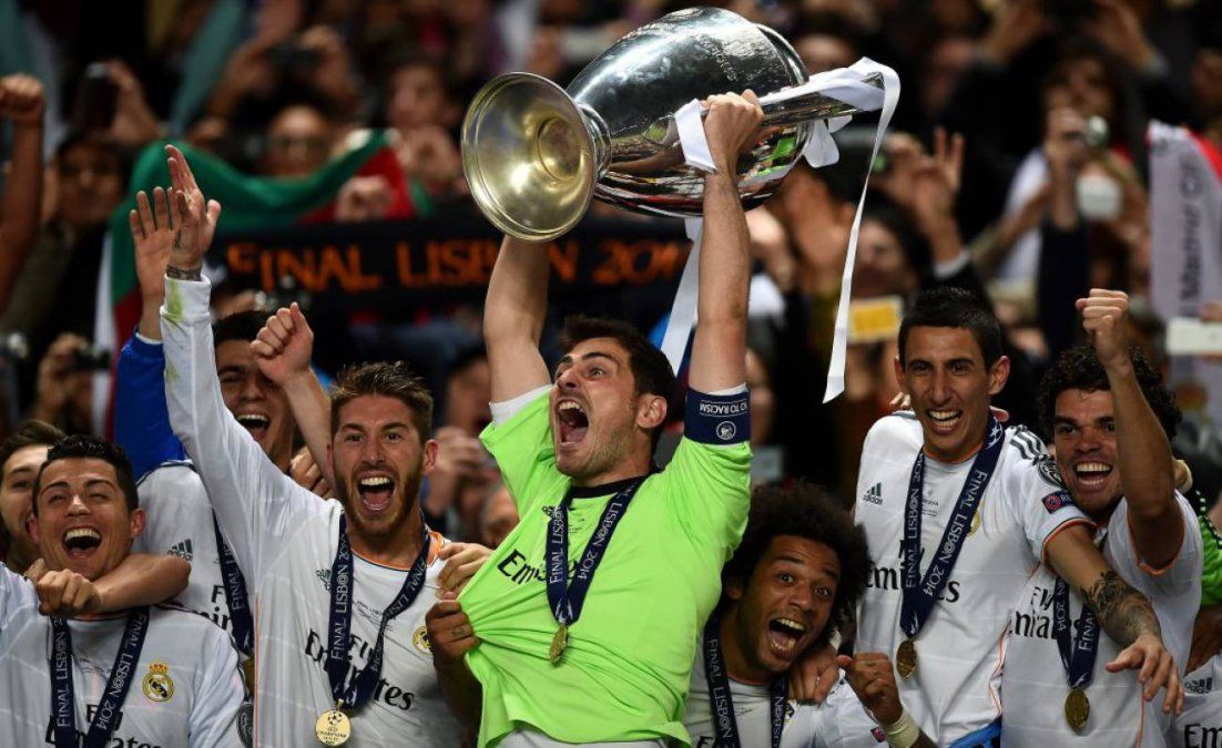 Iker Casillas dice adiós y el mundo lo arropa con elogios