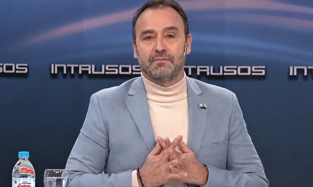 Adrián Pallares se quebró en vivo al revelar la grave crisis de salud de un amigo internado