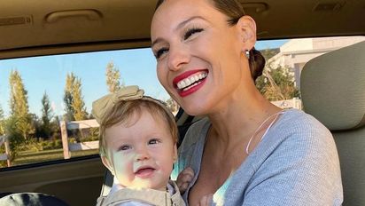 Las tiernas fotos de Ana, la hija de Pampita y Roberto García Moritán, comiendo sola