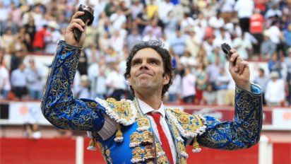 José Tomás reapareció con otra mujer, al estilo Enrique Ponce