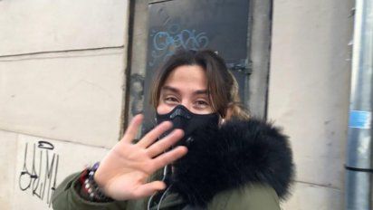 ¡Con capucha y tapabocas! Jimena Barón intentó ocultarse de la prensa en las calles de Palermo