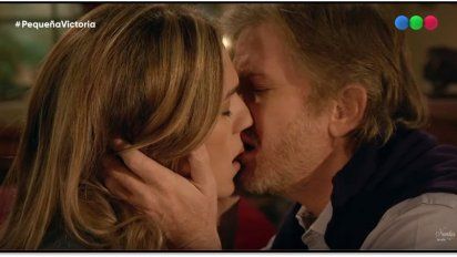 el beso mas esperado: facundo arana y mariana genesio se besaron en una romantica escena de pequena victoria