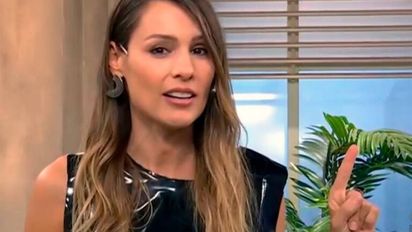Pampita fue estafada: compró figuritas del Mundial y lo que recibió fue insólito