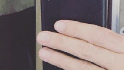 Ricky Martin, no seas rata y comprá una funda para el celular!!!