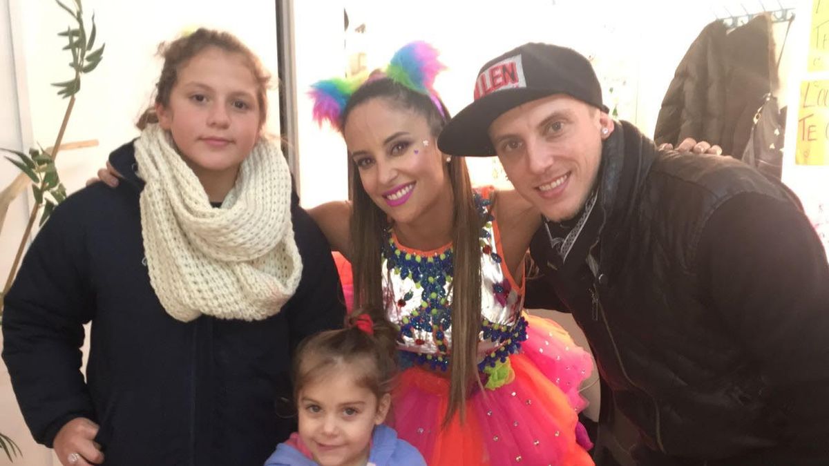 El Polaco fue al teatro y llevó a sus dos hijas en su primera salida de  soltero